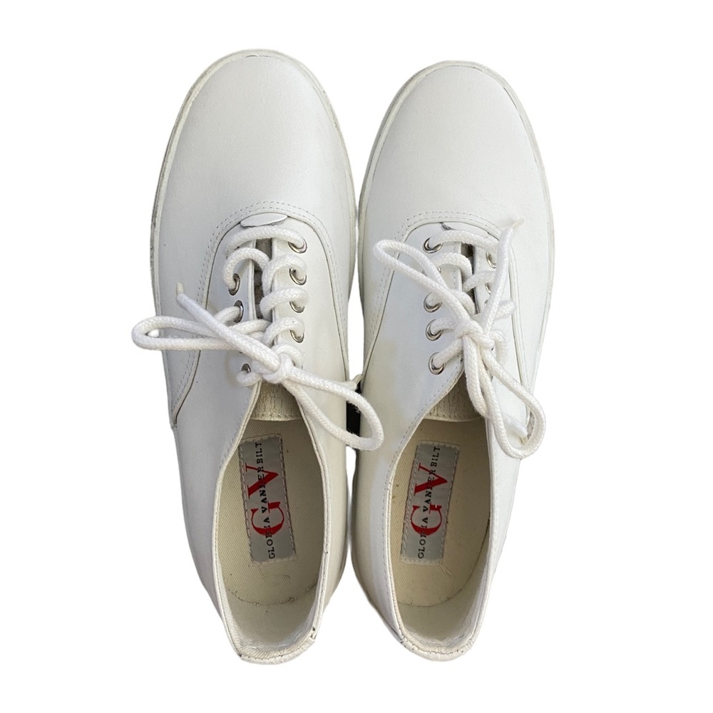Gloria Vanderbilt white leather sneakers, size 6.5